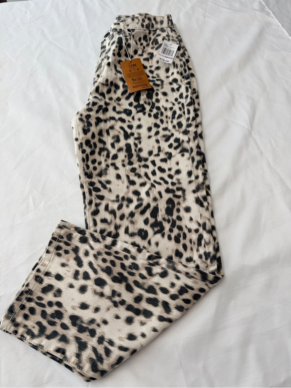 Kensie Cream and Black Leopard Print Straight Leg Jeans size 6/28